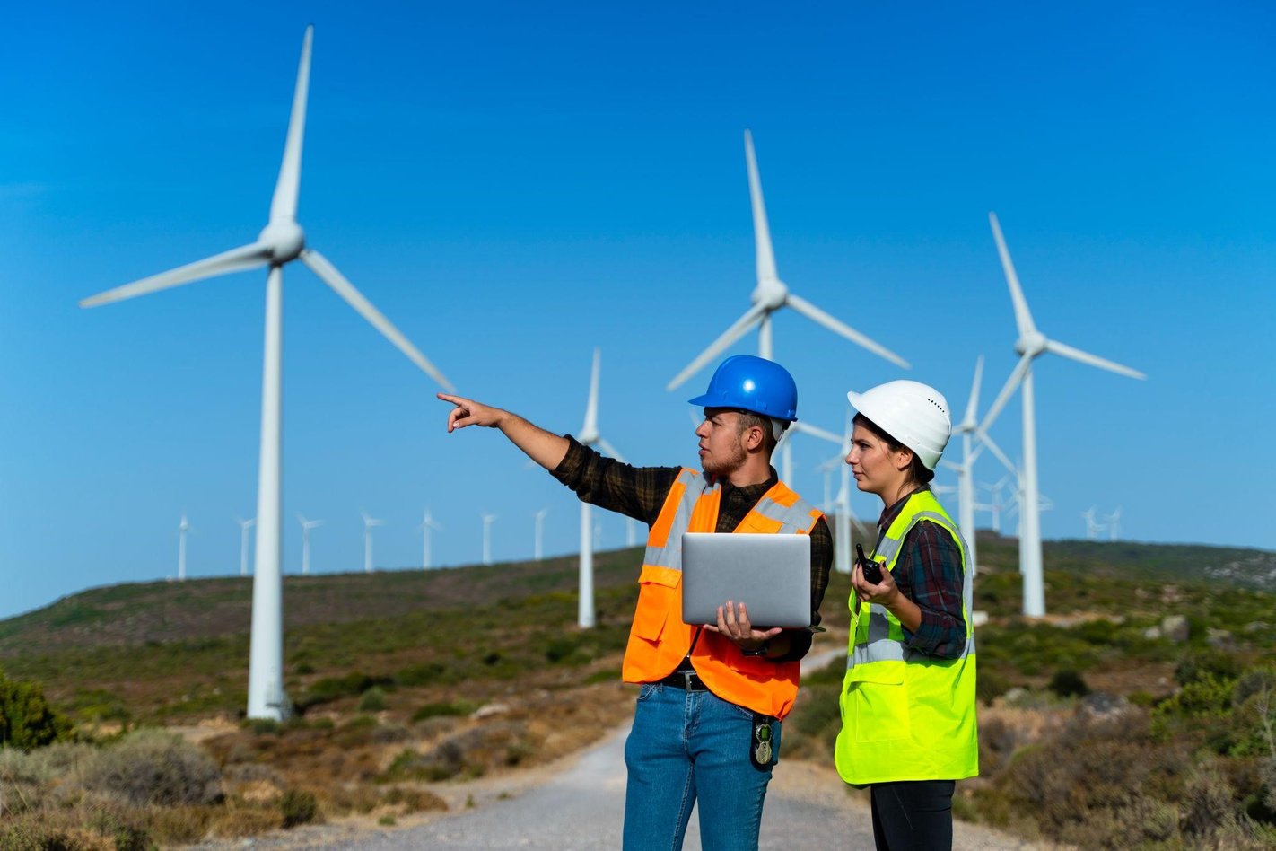 benefits-of-becoming-a-wind-turbine-technician-pinnacle-career-institute