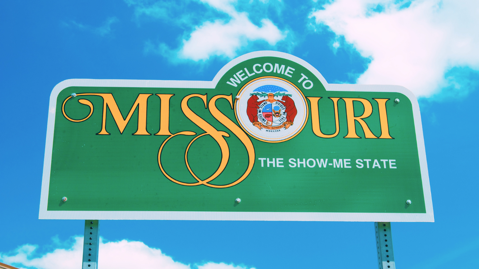 Welcome to Missouri sign representing Missouri residents eligible for Fast Track Grant career training opportunities
