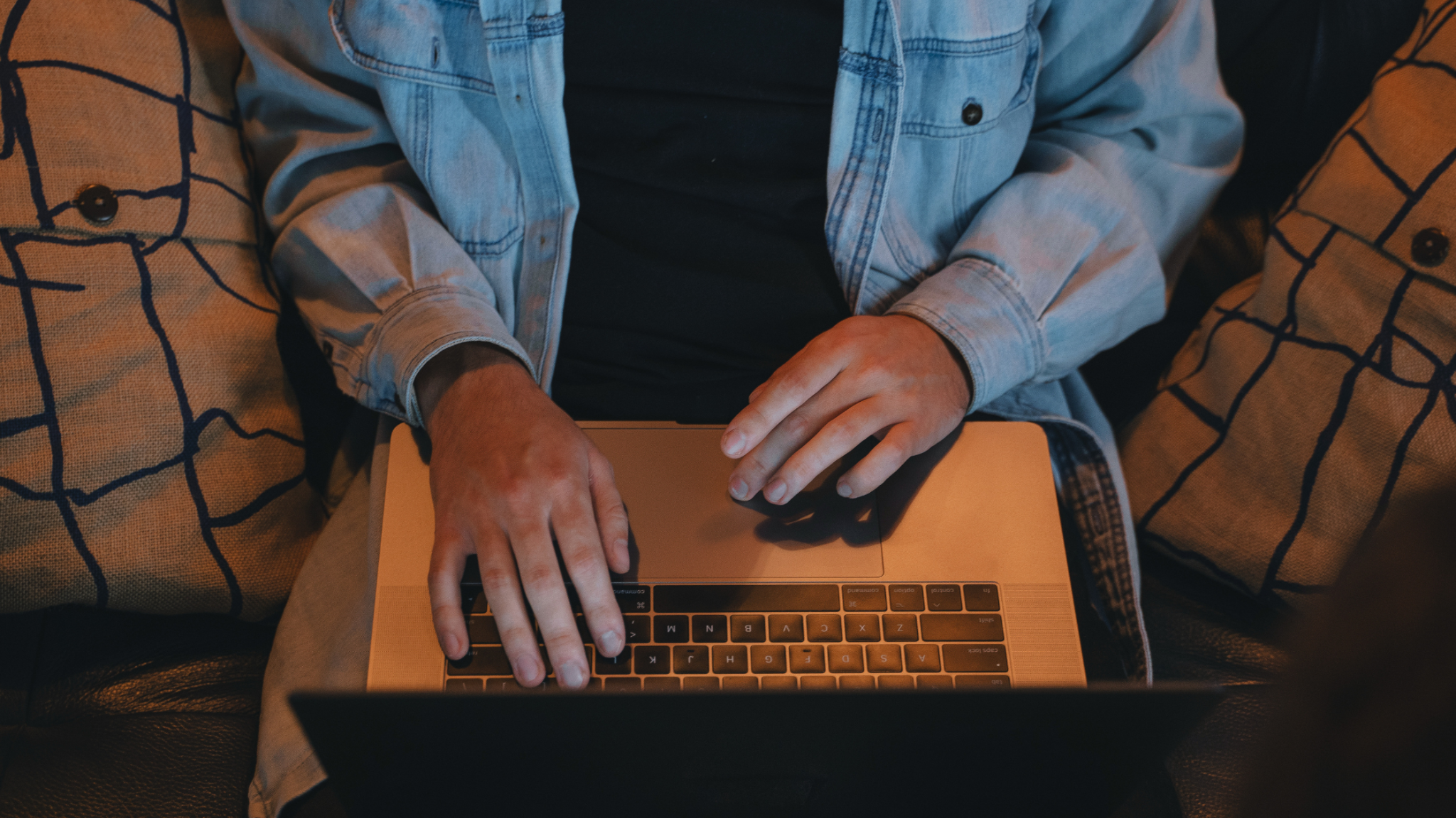 Student taking courses online at Pinnacle Career Institute